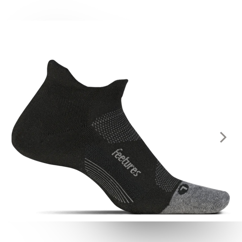 Feetures Unisex No Show Tab Socks in Black